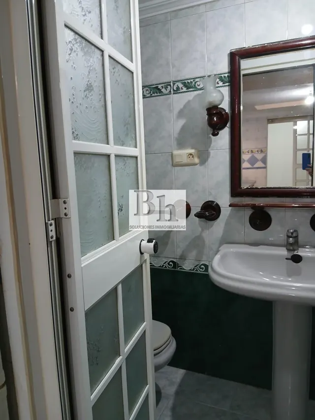 Oportunidad piso venta zona capuchinos concretamente avenida principal vistas despejadas, exterior, 4 dormitorios, 2 baños, garaje, patio, terraza, mejor ver... — 20