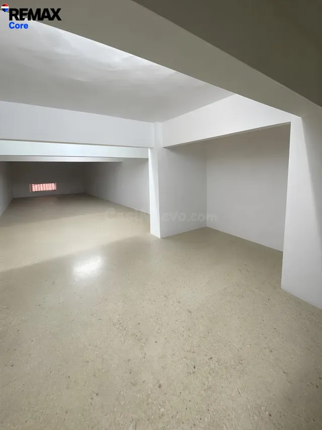 Gran Local Comercial de 180 m2 en Zona Colón (Cáceres) – ¡Pr - foto 2