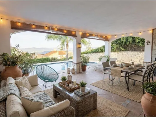 Chalet Pareado en Venta en Alhaurín de la Torre – 5 Dormitor - foto 3
