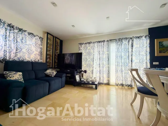 Privacidad y vida al aire libre en este exclusivo chalet con jardín, buhardilla y garaje en Masías — 9