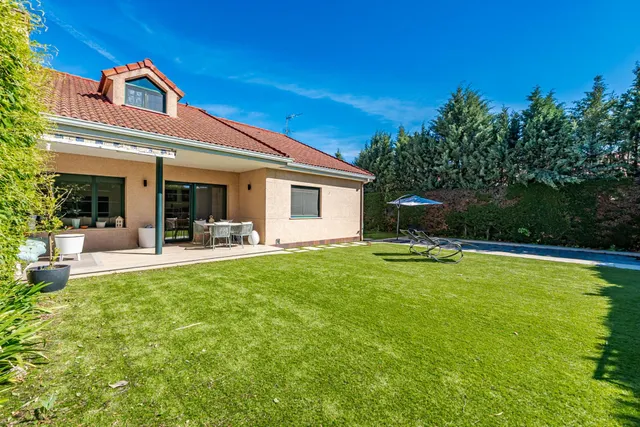 MAGNÍFICO CHALET EN LA SIERRA DE GUADARRAMA PARA VIVIR EN UNA PLANTA Y LISTO PARA ENTRAR A 25 MINUTOS DE MADRID CON PORCHE, JARDÍN Y PISCINA — 41
