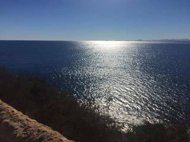 Se vende Hotel a terminar de construir a pie de playa, vista
