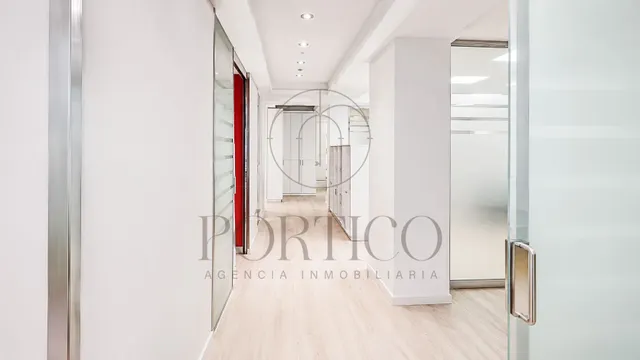 ¡Gran Oportunidad! Amplio local en O Porriño. — 6