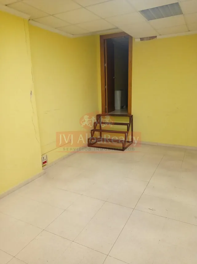 ESPECTACULAR LOCAL EN VENTA O ALQUILER EN ZONA INDUSTRIA — 15