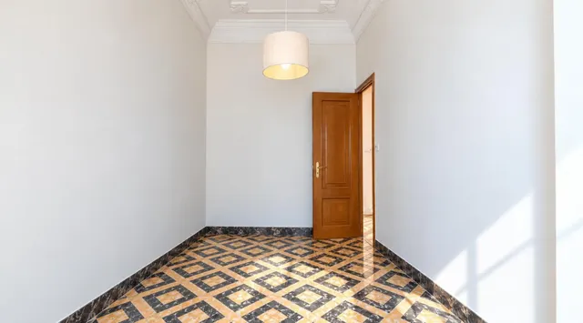 RUSSAFA NO SE MIDE SOLO EN METROS. ESTA CASA TAMBIÉN SE MIDE EN ALTURA, MEMORIA Y DECISIONES. — 23