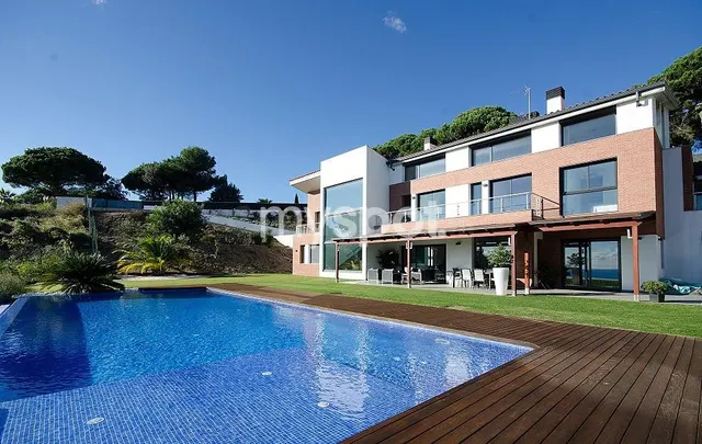 Villa moderna y de lujo con piscina infinita en zona discret - foto 3