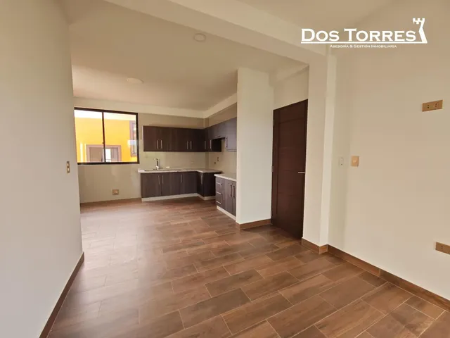 $us.- 129.500 Amplia casa nueva a estrenar, con 4 dormitorios, próximo a 4 esquinas. — 44