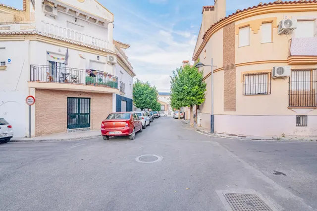 OPORTUNIDAD EN VENTA DE CASA ADOSADA DE 3 DORMITORIOS EN VEGAS DEL GENIL — 46