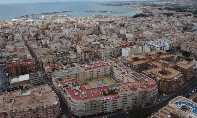 Ático luminoso 2 hab. 63m² en venta - Torrevieja centro - foto 2