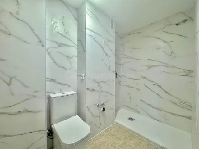 Piso reformado de 3 dormitorios con piscina en Aguadulce Norte — 30
