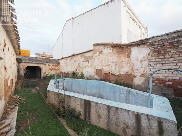Solar con piscina junto a c/Cervantes y c/O´donnell de Tomel - foto 4
