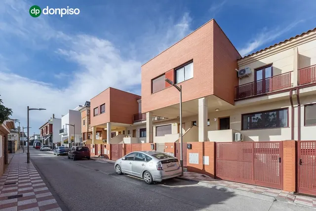 Amplia casa de 182 m2 con patio, gran sótano y a menos de 5 minutos del metro — 31