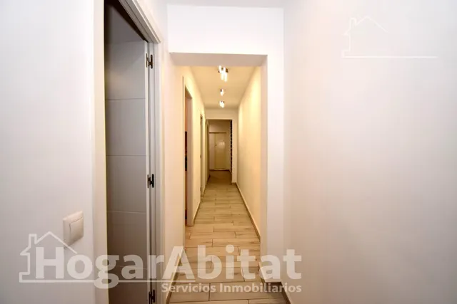 Exclusiva ubicación junto a la playa en este piso reformado con amplio balcón y ascensor en la Malvarrosa — 31
