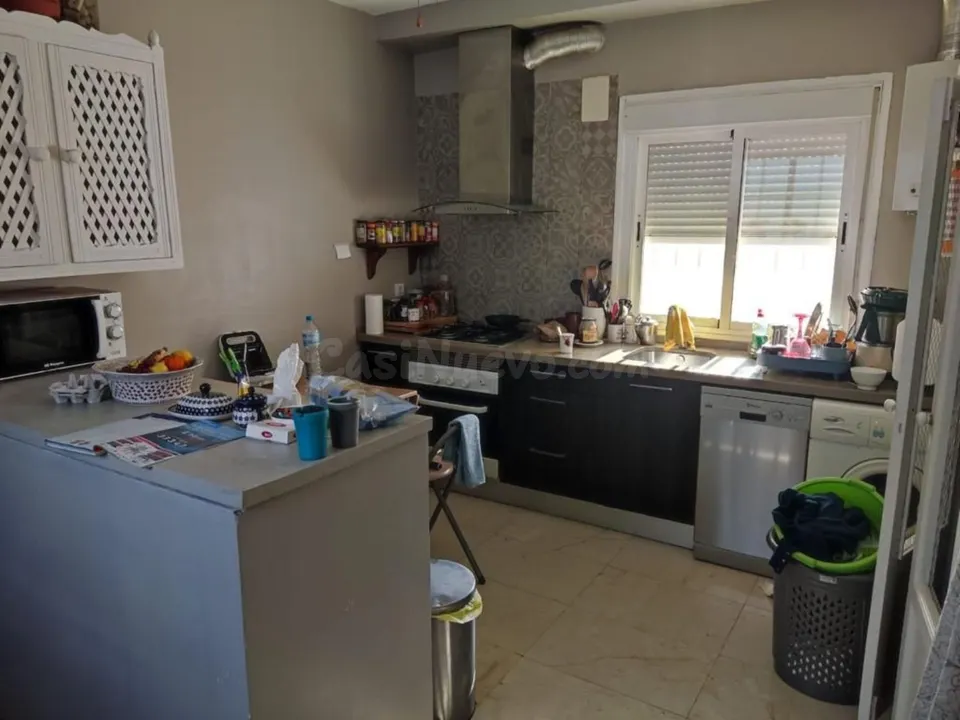 Habitación Amplia en Piso Familiar - Ubicación Céntrica