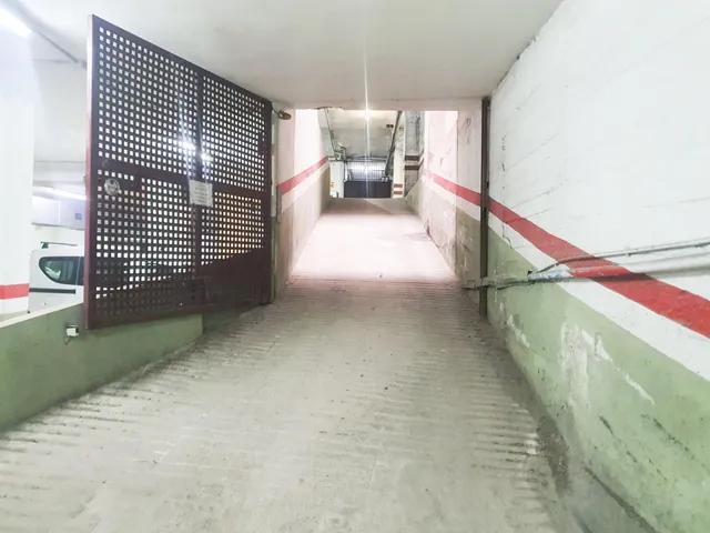 PARKING PARA COCHE + TRASTERO EN PARC I LA LLACUNA - BARCELONA — 14