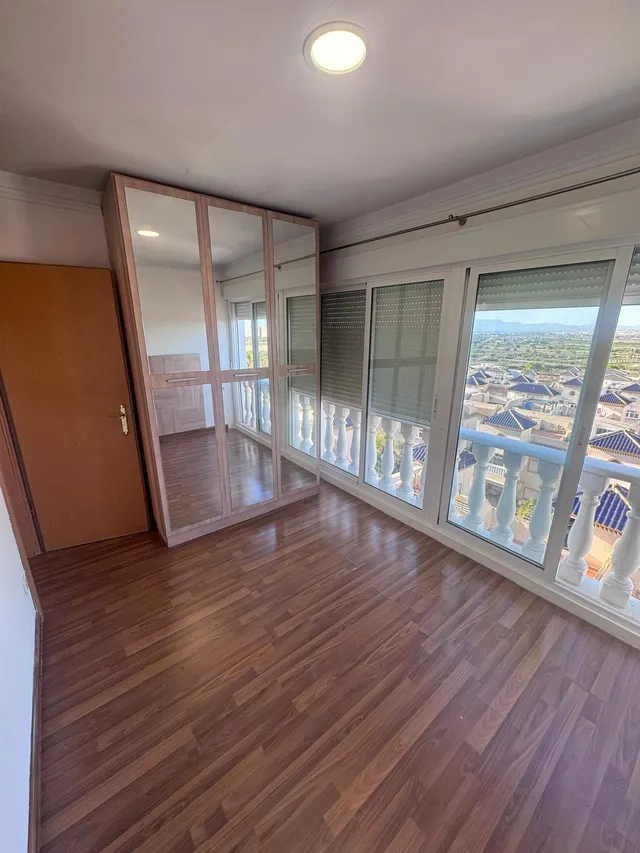 Apartamento de 4 dormitorios con gran terraza, piscina y potencial de alquiler en Guardamar del Segura — 9