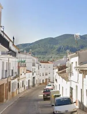 CASA EN LA PUERTA DE SEGURA