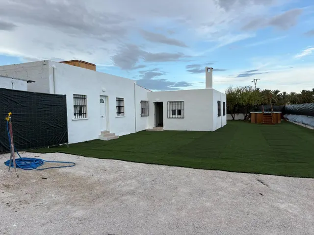 Te ofrecemos esta propiedad junto Centro Comercial Aljub y Bomberos con más de 1.000 metros de terreno y 2 casas independientes para disfrutar en familia!!!! — 10