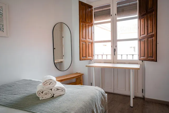 Realejo. Bonito piso amueblado con 2 dormitorios, salón-cocina y baño. Aire acondicionado. — 13