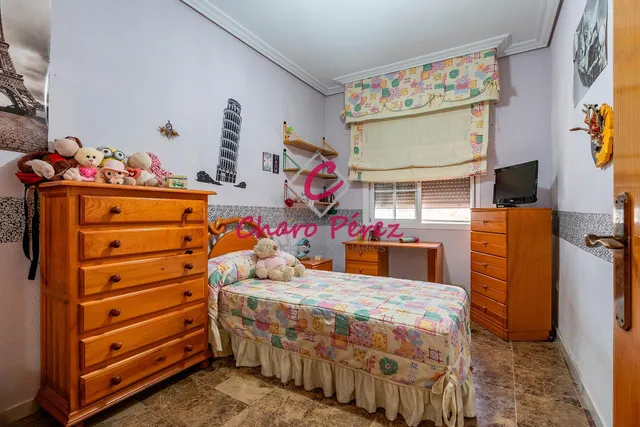 Vivienda en esquina lista para entrar a vivir en Aguadulce centro, zona Pedro Muñoz Seca. — 23