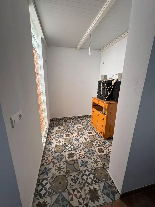 Amplia Casa de Tres Plantas en  Zona El Barrio ! — 14