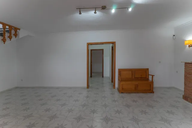 Exclusivo Chalet en Alhaurín el Grande con Piscina y Amplias Vistas — 10
