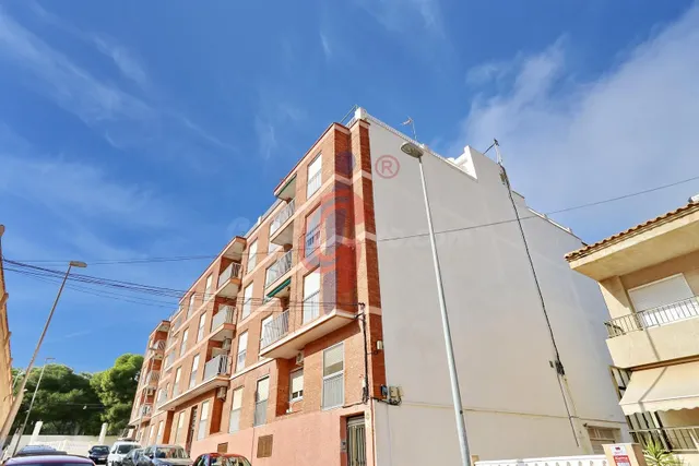 ¡Vivienda para reformar en ubicación previlegiada en Guardam