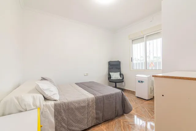 Chalet sito en Valverde con 6 habitaciones, 3 baños, piscina y garaje — 44
