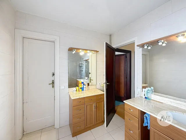 Amplio Piso en Sant Gervasi - La Bonanova, Ideal para Reformar — 24