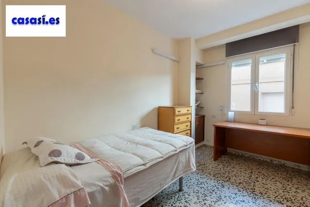 Piso de 3 dormitorios en calle milán, zaidín | muy luminoso y con gran potencial — 10