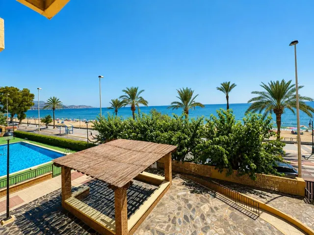 Exclusivo apartamento frontal al mar en primera línea La Cur - foto 3