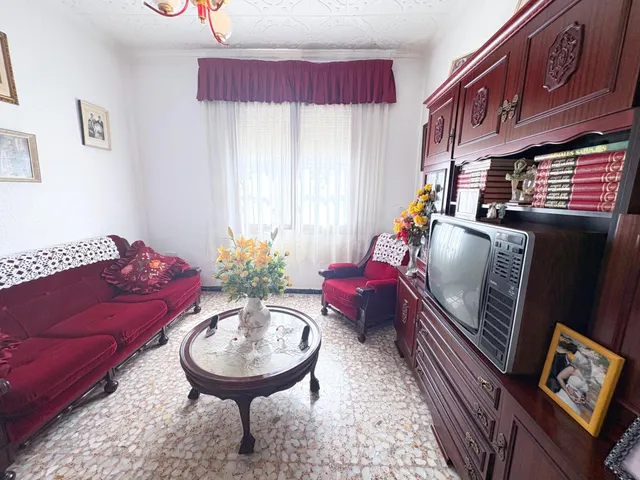 Casa con gran potencial y parcela de 225 m2 en el centro de Los Montesinos — 4