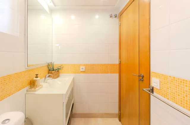 Luminoso piso de 3 dormitorios con piscina y pádel en Comunidad Bahía — 18