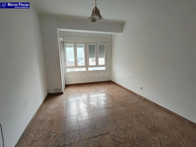 SE VENDE PISO CON ASCENSOR EN PONFERRADA - foto 3