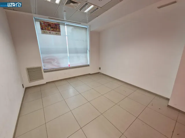 Alquiler de amplio local comercial en San Vicente — 7