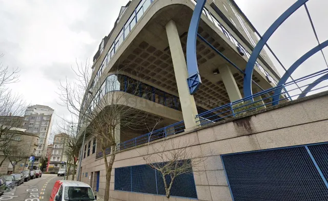 SE VENDE local comercial OKUPA en C America 2 de Vigo - foto 3