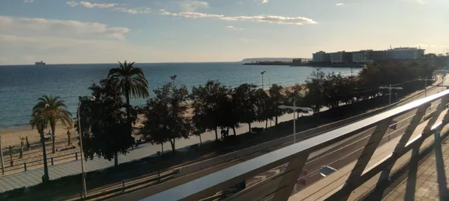Junto a la Playa del Postiguet: Local Comercial y Vivienda en Primera Línea — 2