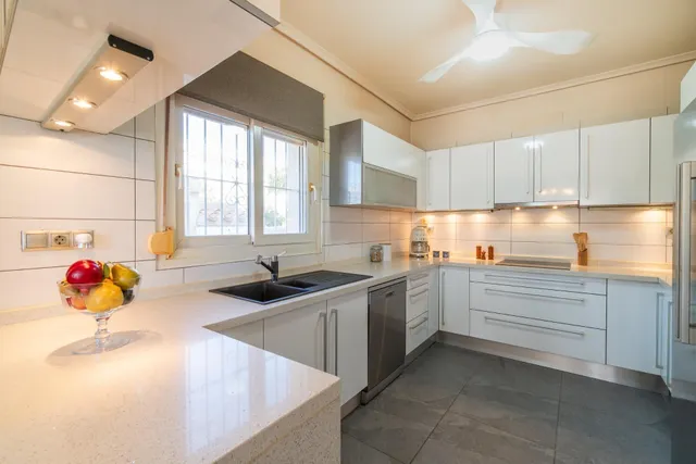 Maravillosa villa de una sola planta (aprox. 161 m2) con gran piscina privada. Cerca de colegios, del La Zenia Boulevard, ¡y a tan solo 15 minutos a pie de Playa Flamenca! — 19