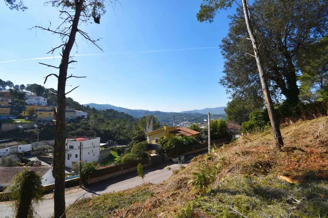 TERRENO A DOS CALLES CON VISTAS Y BUENA ORIENTACIÓN EN MAS MESTRE — 2