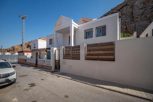 ¡Tu Oasis Playero en Calahonda por solo 355.000€! - foto 3