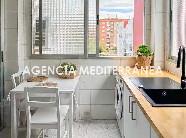 Amplia vivienda a un paso de la Playa de la Malvarrosa - foto 2