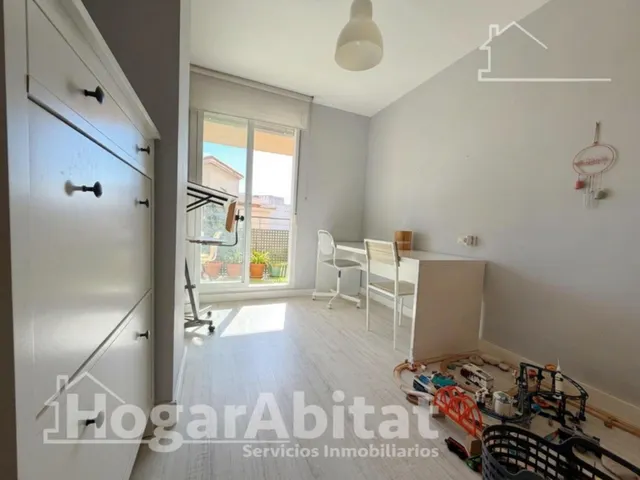 Excelente ubicación y reforma integral en este luminoso piso exterior con terraza, garaje y piscina comunitaria — 31