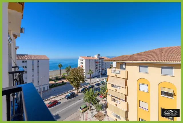 PRECIOSO ÁTICO CON VISTAS ESPECTACULARES AL MAR — 31
