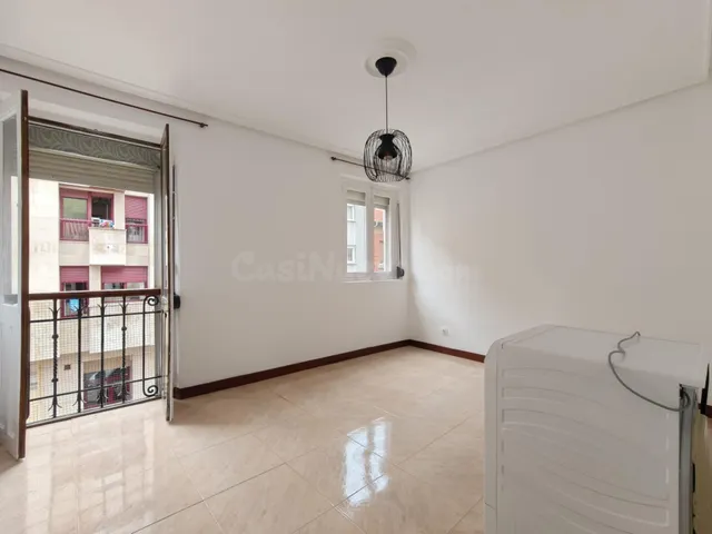 Piso para invertir en Ujo de dos dormitorios