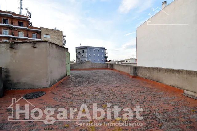 Gran casa de pueblo esquinera con trastero y terraza — 16