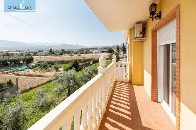 Amplio Chalet con piscina, pista deportiva y vistas en Ogíjares. — 11