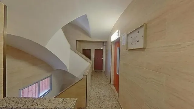 PISO EN VENTA OKUPADO EN C/ VENEZUELA — 15