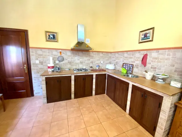 COMO NUEVO!! Chalet de 135 m2 en una parcela de 750 m2 más s - foto 3