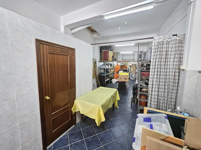 Se vende local en calle tranquila, zona noroeste de Castellón. Local en perfecto estado — 6