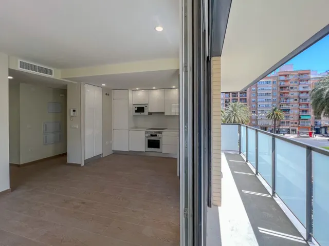 Piso de reciente construcción en alquiler en Avda. Ausias March — 8